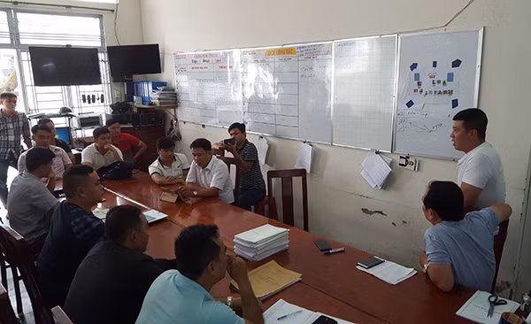 Nhóm phóng viên điều tra Báo Công an TP HCM họp bàn triển khai đề tài.