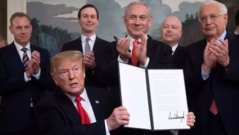 Tổng thống Mỹ Donald Trump ký sắc lệnh công nhận một phần cao nguyên Golan thuộc chủ quyền của Israel, ngày 25-3-2019. Tổng thống Mỹ Donald Trump ký sắc lệnh công nhận một phần cao nguyên Golan thuộc chủ quyền của Israel, ngày 25-3-2019.