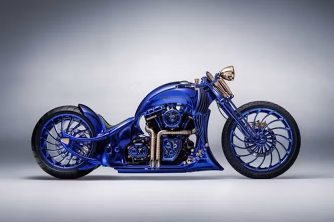 Sau hơn một năm để hoàn thiện bản thiết kế, thời gian để hoàn thành bản độ Harley-Davidson Blue Edition Bucherer siêu khủng này là 105 ngày, có tất cả 8 nghệ nhân đã cùng nhau tạo nên tác phẩm giá trị này bao gồm các thợ đồng hồ của Carl F. Bucherer, các thợ kim hoàn của Bucherer Fine Jewellery và các chuyên gia về xe của Bundnerbike.