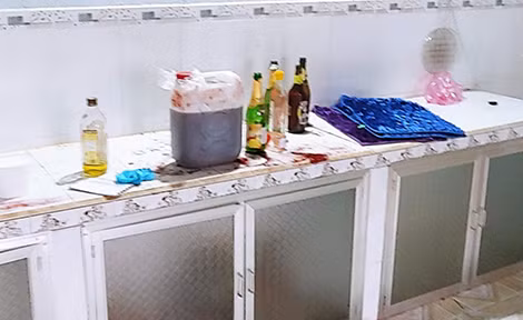 Bên trong căn nhà phát hiện 2 thi thể. Bên trong căn nhà phát hiện 2 thi thể.
