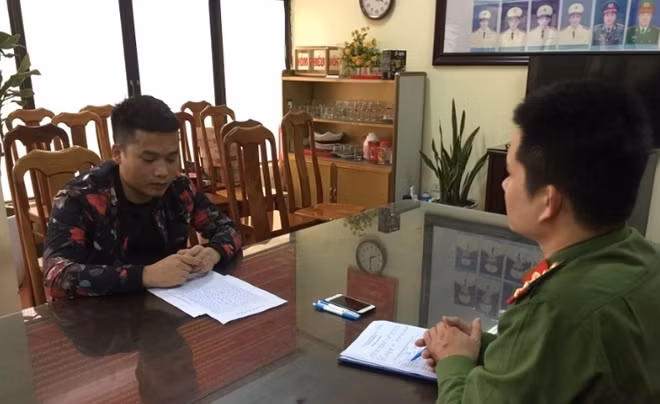 Vi Văn Tránh tại cơ quan Công an.