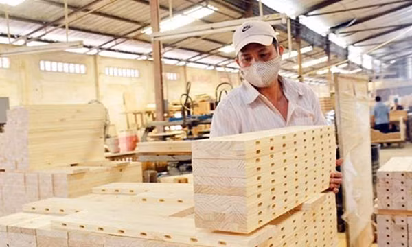 Nhiều sản phẩm gian lận xuất xứ từ hàng Trung Quốc thành hàng Việt đánh lừa người tiêu dùng.