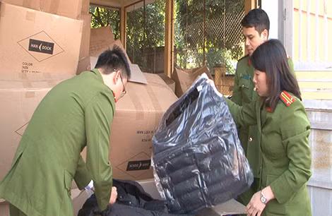Nhiều hàng hóa nhập lậu được Phòng Cảnh sát kinh tế Công an tỉnh Phú Thọ phát hiện, thu giữ. Nhiều hàng hóa nhập lậu được Phòng Cảnh sát kinh tế Công an tỉnh Phú Thọ phát hiện, thu giữ.