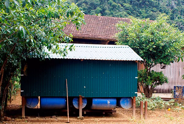 Nhà phao tránh lũ ở Tân Hóa, Minh Hóa, Quảng Bình.