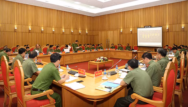 Đại biểu tham gia đóng góp ý kiến.