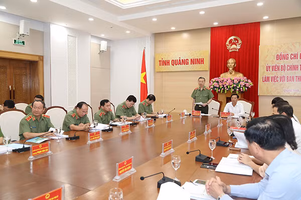 Bộ trưởng Tô Lâm phát biểu tại buổi làm việc. Bộ trưởng Tô Lâm phát biểu tại buổi làm việc.
