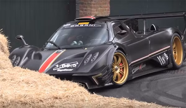 Pagani Zonda R tông vào hàng rào bằng rơm...