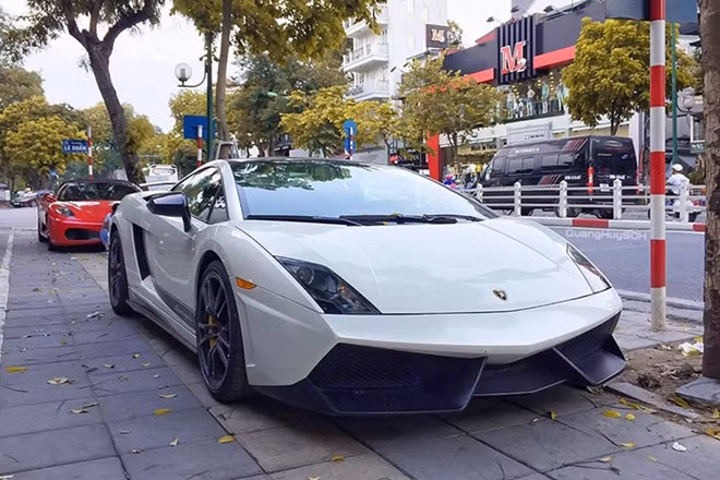 Chiếc Lamborghini Gallardo LP570-4 Superleggera này hiện vẫn là hàng độc tại thị trường Việt Nam.