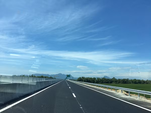 Một đoạn tuyến đường cao tốc.