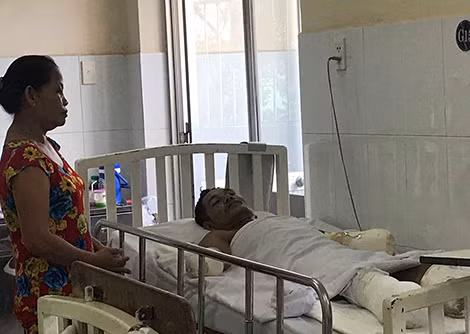 Bệnh nhân Sóc Chanh phải cắt cụt cả tay và chân rất thương tâm.