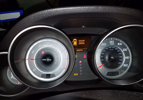 Đồng hồ chiếc Acura MDX này chỉ vỏn vẹn 2.379 dặm (3.829 km).