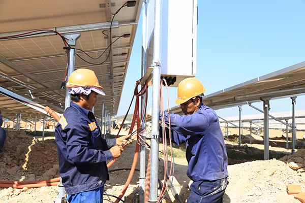 Dự án điện năng lượng mặt trời đang được tích cực triển khai tại Tây Nguyên. Dự án điện năng lượng mặt trời đang được tích cực triển khai tại Tây Nguyên.