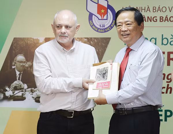 Không chỉ có người làm báo trong nước mà Bảo tàng còn nhận được sự quan tâm hỗ trợ tư liệu hiện vật từ các cá nhân người nước ngoài.