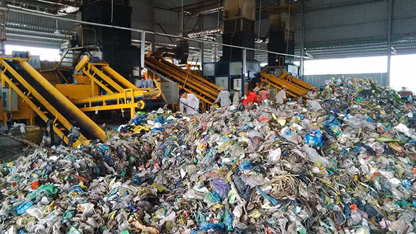 Xử lý chất thải đang là vấn đề nan giải tại nhiều địa phương. Xử lý chất thải đang là vấn đề nan giải tại nhiều địa phương.