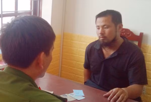 Lực lượng Công an đang lấy lời khai đối tượng.