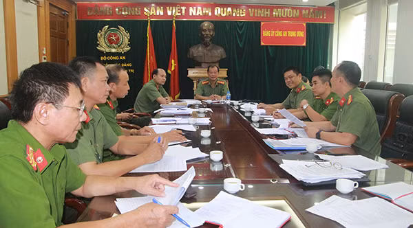 Toàn cảnh buổi họp.
