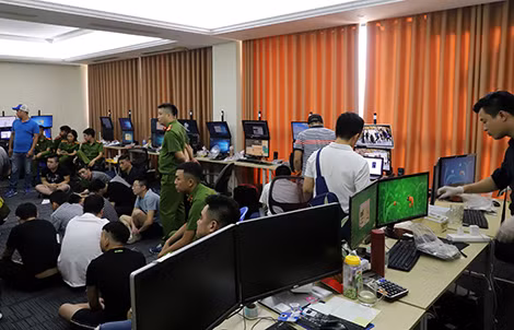 Khám xét nơi diễn ra hoạt động phạm tội tại khu đô thị Our City.