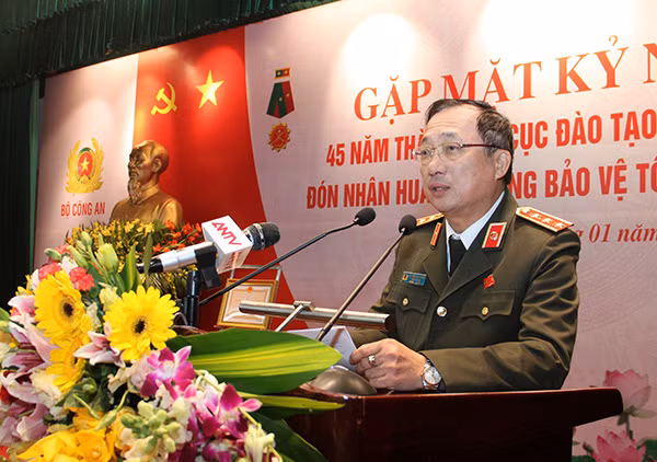 Thứ trưởng Nguyễn Văn Thành biểu dương thành tích, chiến công và giao nhiệm vụ cho Cục Đào tạo. Thứ trưởng Nguyễn Văn Thành biểu dương thành tích, chiến công và giao nhiệm vụ cho Cục Đào tạo.