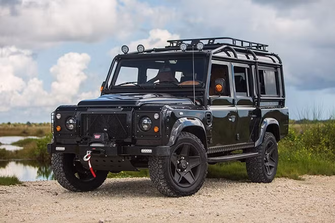 Chiếc Land Rover Defender của Anh quốc đã "lột xác" hoàn toàn về mọi mặt.
