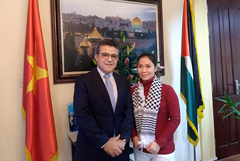 Ngài Đại sứ Saadi Salama và tác giả bài viết.