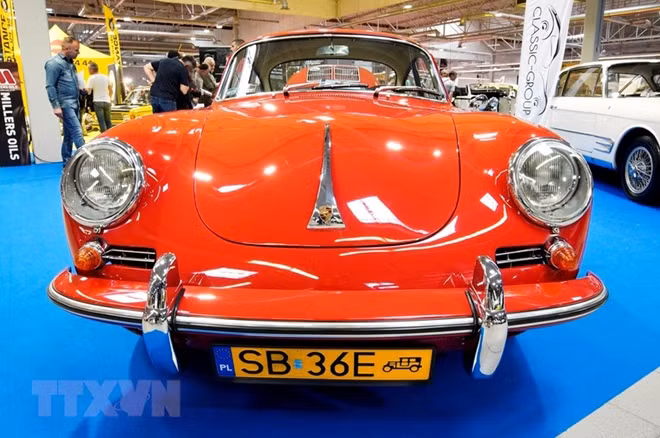 Chiếc Porsche 356 cổ.