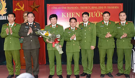 Biểu dương, Khen thưởng cán bộ chiến sĩ tham gia phá án.