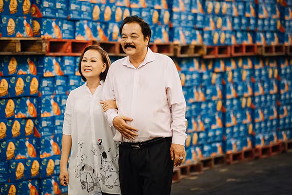 Sau 25 năm khởi nghiệp, Dr Thanh và gia đình đã tạo dựng được thương hiệu Tân Hiệp Phát trị giá nhiều tỉ USD. Sau 25 năm khởi nghiệp, Dr Thanh và gia đình đã tạo dựng được thương hiệu Tân Hiệp Phát trị giá nhiều tỉ USD.