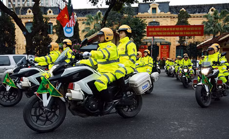 CSGT Công an TP Hà Nội hoàn thành xuất sắc nhiệm vụ dẫn đoàn.