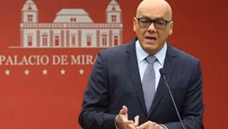 Bộ trưởng Truyền thông Venezuela Jorge Rodriguez thông báo chặn đứng một âm mưu đảo chính, ngày 26-6. Bộ trưởng Truyền thông Venezuela Jorge Rodriguez thông báo chặn đứng một âm mưu đảo chính, ngày 26-6.