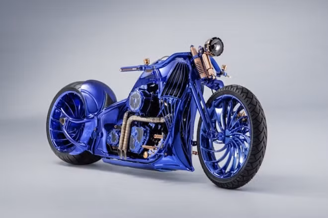 Mẫu xe Harley-Davidson Softail Slim Blue Edition lần đầu được giới thiệu vào ngày 9-5-2018 tại Zurich. Chỉ có 1 chiếc Harley-Davidson Blue Edition Bucherer duy nhất được sản xuất trên toàn thế giới và cũng là chiếc moto đắt nhất thế giới tính đến thời điểm hiện tại. Nó được định giá khoảng gần 2 triệu USD (tương đương hơn 40 tỷ đồng).