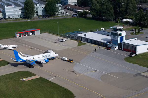 Sân bay quốc tế St. Gallen-Altenrhein ở Thụy Sỹ. Sân bay quốc tế St. Gallen-Altenrhein ở Thụy Sỹ.