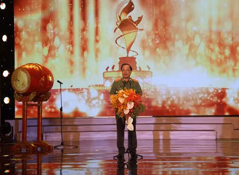 Thượng tướng Nguyễn Văn Thành, Ủy viên Trung ương Đảng, Thứ trưởng Bộ Công an, đồng Chủ tịch Liên hoan Truyền hình - Phát thanh CAND lần thứ XII-2019 phát biểu khai mạc Liên hoan. Thượng tướng Nguyễn Văn Thành, Ủy viên Trung ương Đảng, Thứ trưởng Bộ Công an, đồng Chủ tịch Liên hoan Truyền hình - Phát thanh CAND lần thứ XII-2019 phát biểu khai mạc Liên hoan.