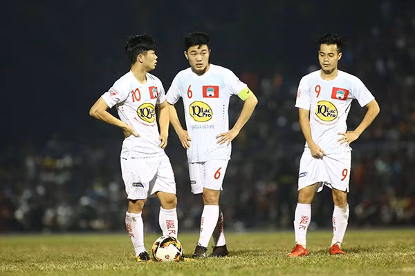 Lứa măng non được bầu Đức chăm bẵm ngày nào đều đã trưởng thành. Lứa măng non được bầu Đức chăm bẵm ngày nào đều đã trưởng thành.