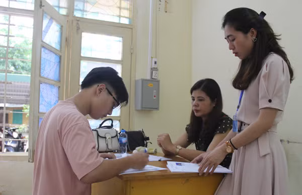 Một số chuyên gia dự đoán tỷ lệ tốt nghiệp THPT 2019 sẽ giữ ổn định ở mức trên 90%. Một số chuyên gia dự đoán tỷ lệ tốt nghiệp THPT 2019 sẽ giữ ổn định ở mức trên 90%.