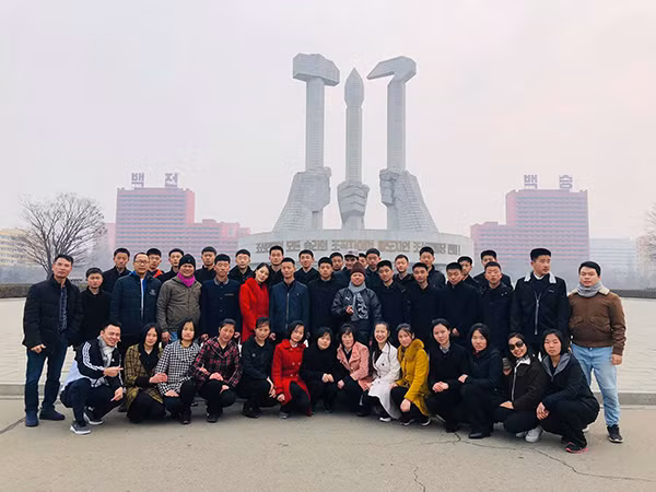 Một trong số các đoàn du khách Việt trên đất Triều Tiên.