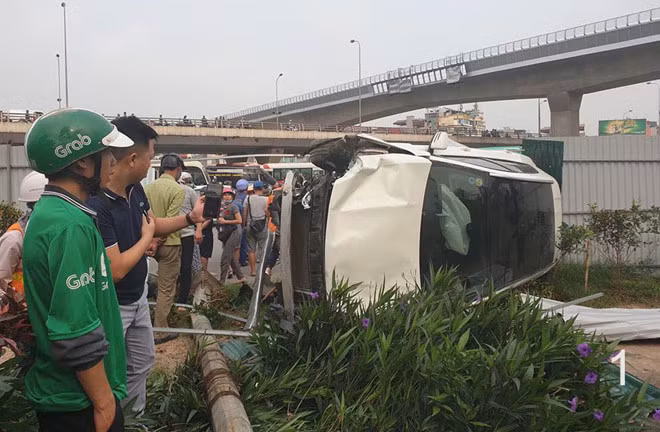 Chiếc Mercedes gây tai nạn liên hoàn.