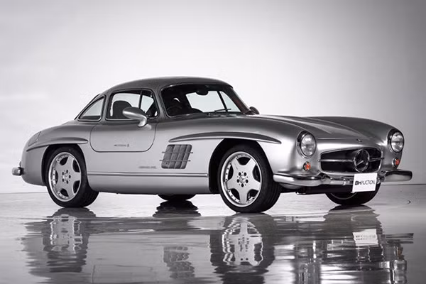 Chỉ có đúng 11 chiếc Mercedes 300SL trên toàn thế giới được tinh chỉnh bởi hãng độ AMG.