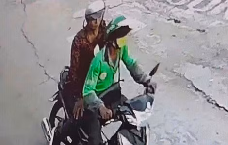 Hình ảnh Tạ Quý Ngọ khi điều ông Mỹ đến điểm vắng để cướp (ảnh cắt từ clip). Hình ảnh Tạ Quý Ngọ khi điều ông Mỹ đến điểm vắng để cướp (ảnh cắt từ clip).