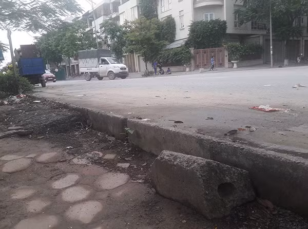 Nền tuyến đường 24m KĐT Văn Phú đã được chủ đầu tư nâng lên nhiều lần do lún.