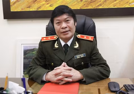 Trung tướng, nhà văn Hữu Ước. Trung tướng, nhà văn Hữu Ước.