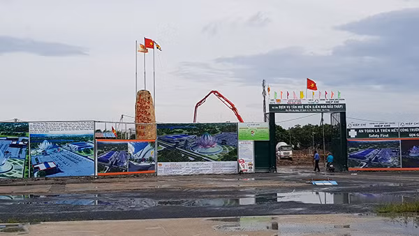 Khu đất rộng 4,2ha mà ông Thái Tuấn thuê của KCN An Nghiệp để xây dựng LHBT. Khu đất rộng 4,2ha mà ông Thái Tuấn thuê của KCN An Nghiệp để xây dựng LHBT.