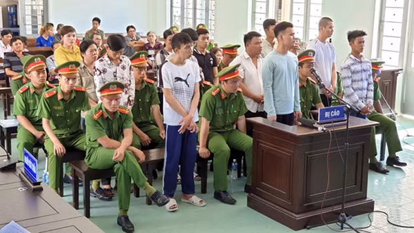 Các bị cáo tại phiên tòa.