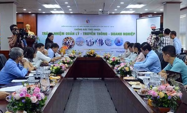 Toàn cảnh diễn đàn.