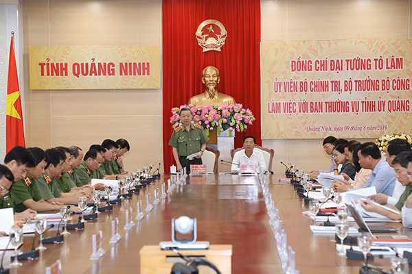 Bộ trưởng Tô Lâm phát biểu tại buổi làm việc. Bộ trưởng Tô Lâm phát biểu tại buổi làm việc.