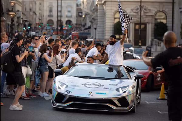 Yiannimize Grand Tour 2019 quy tụ 100 siêu xe và xe sang tới từ nhiều nơi trên thế giới .