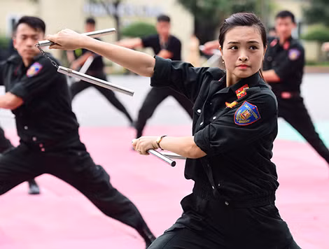 Các màn biểu diễn võ thuật Công an nhân dân.