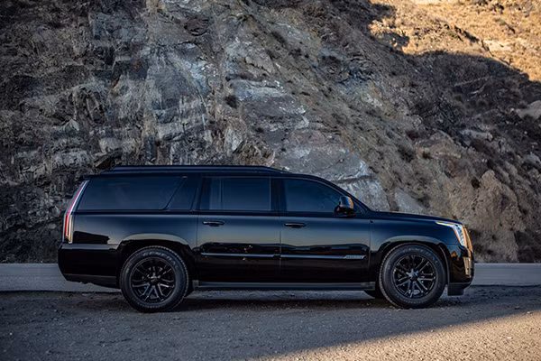 Escalade Executive Protection có giá bán gấp 4 lần giá một chiếc Escalade cơ sở..