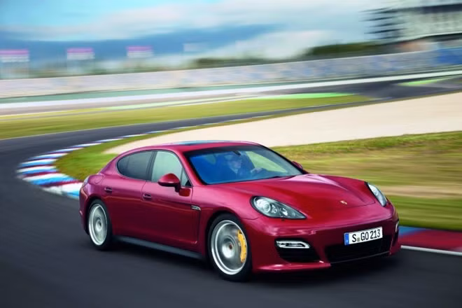 ... và Panamera của Porsche bị triệu hồi do lỗi hộp số.