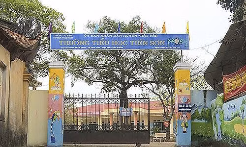 Điều chuyển công tác thầy giáo bị tố sàm sỡ học sinh