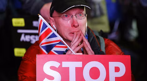 Tỷ lệ người ủng hộ và phản đối Brexit không chênh lệch nhiều. Ảnh: KYW Newsradio.